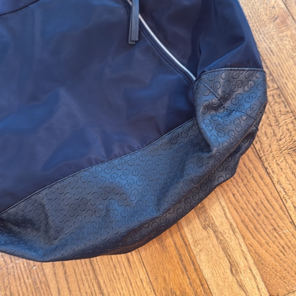 CALIA by Carrie Underwood Navy Women’s Gym / Training Bag — OS EUC - Picture 2 of 5